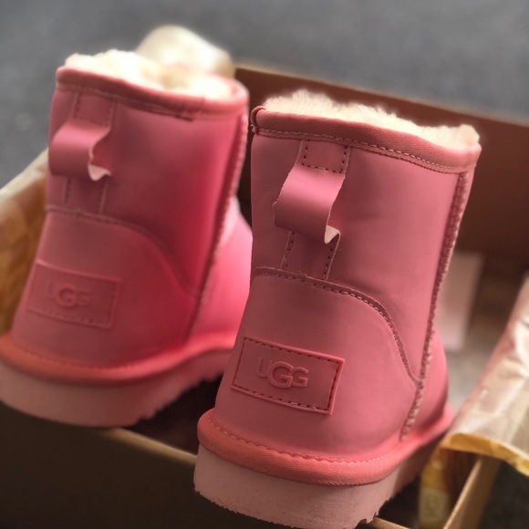 Pink classic ugg boots. - Picture 1 of 4